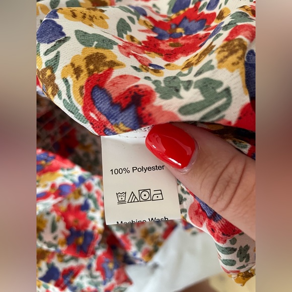 NWOT Plus Allover Floral Surplice Front Peplum Blouse - Picture 4 of 6